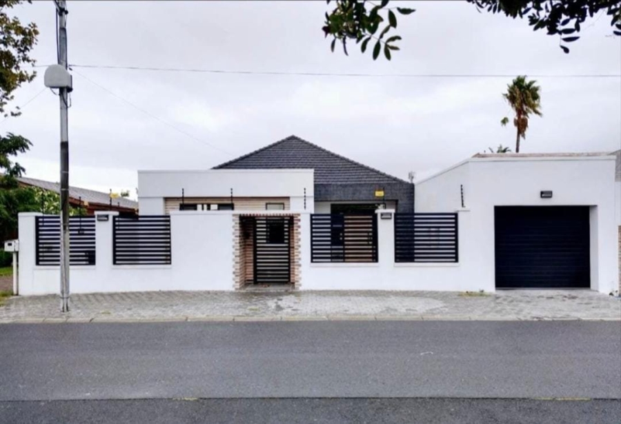 3 Bedroom Property for Sale in Lansdowne Western Cape